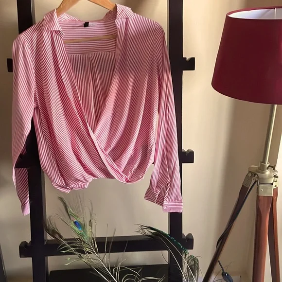 Lovely pinkwhite striped Divided H&M wrap cross over top.UK 8 will fit 10 easily - Picture 4 of 8